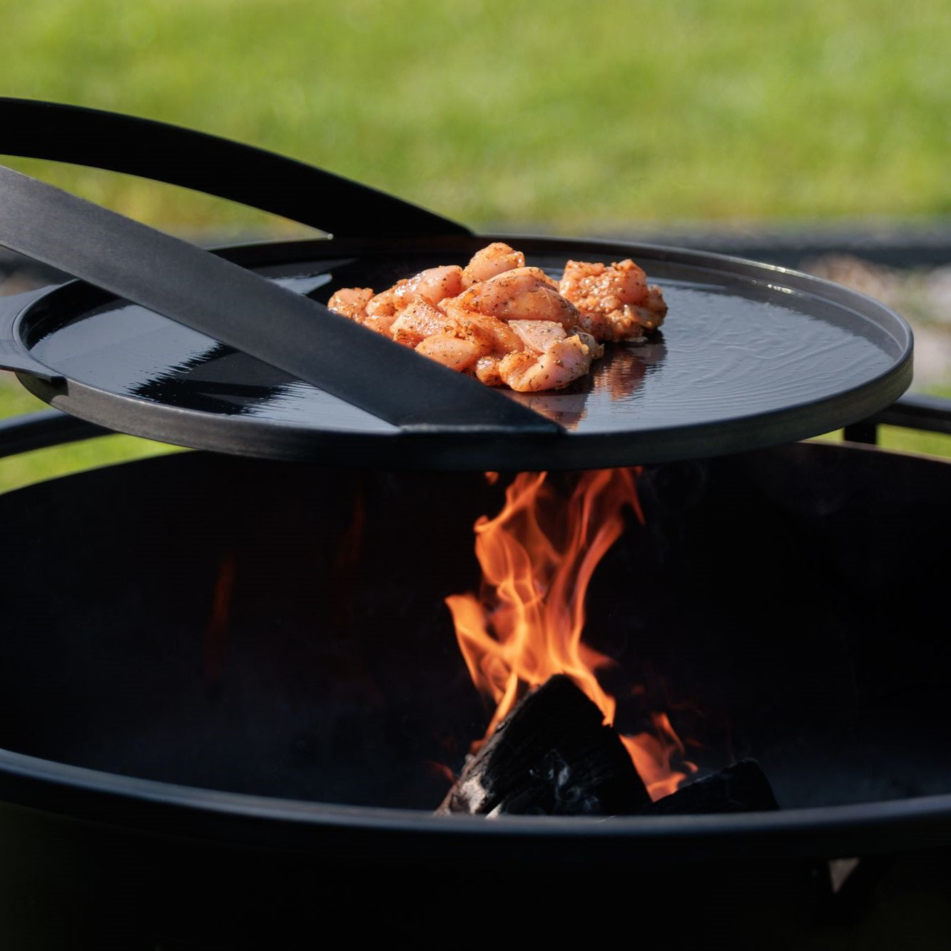 FERRO – Premium ⌀ 80cm Feuerschale mit ⌀ 60cm höhenverstellbarem Grillrost