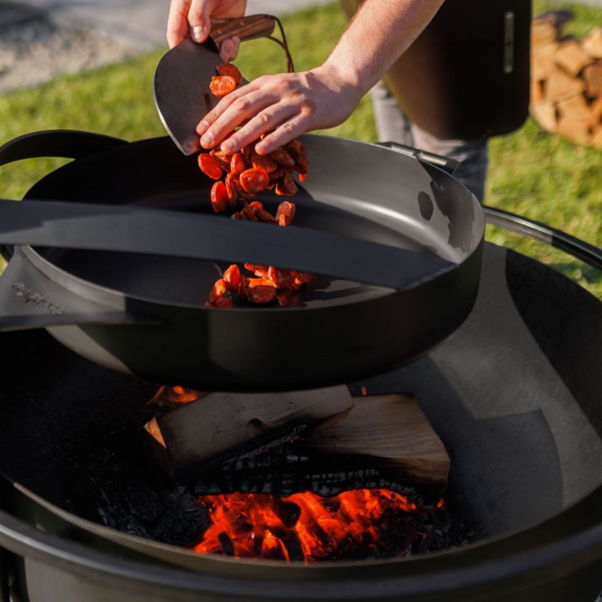 FERRO – Premium Feuerschale mit Grill & höhenverstellbarem Rost - OAKAGE