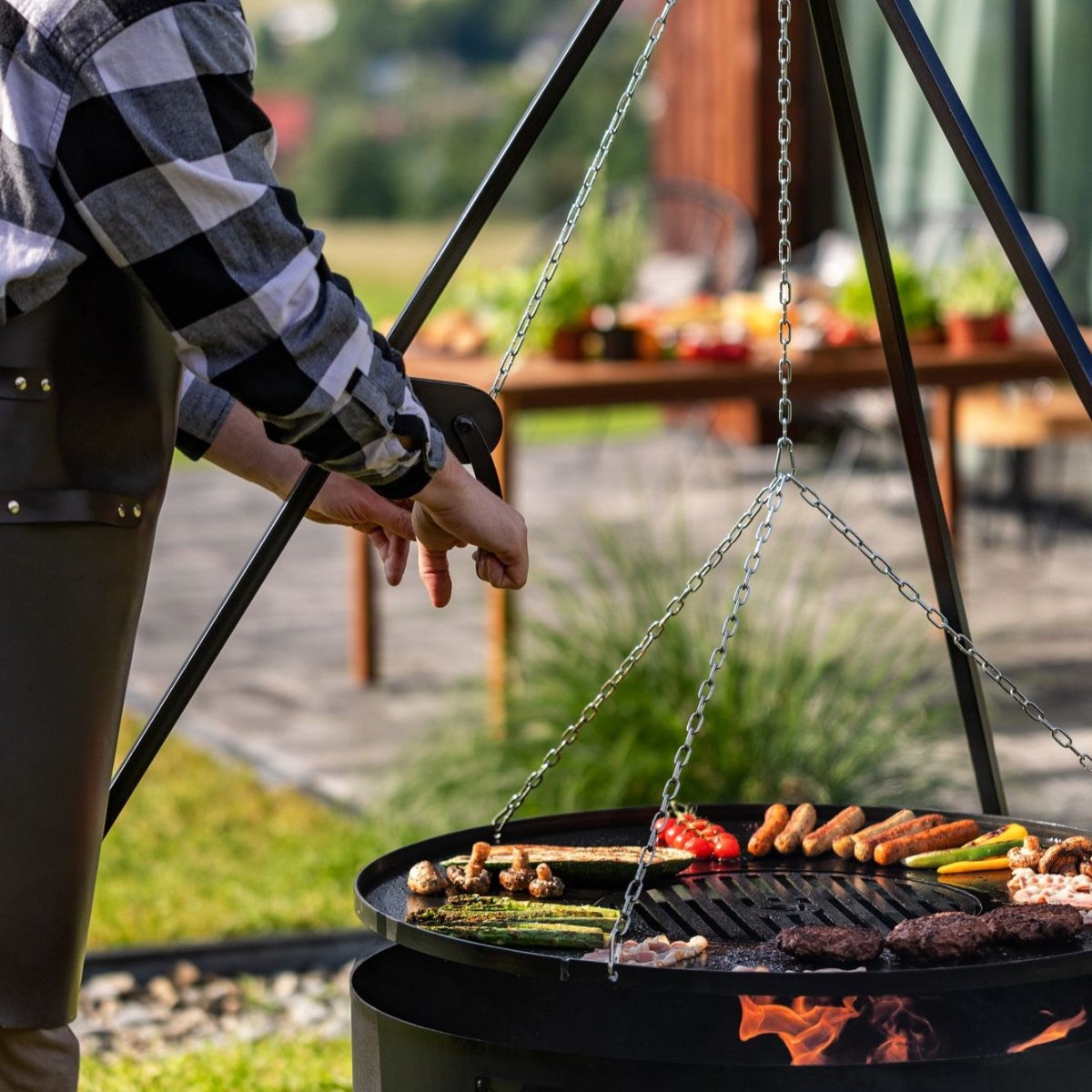 VIKING – XXL Schwenkgrill mit Kurbel & Ø 80 cm Feuerstahl für echtes Grillvergnügen - OAKAGE